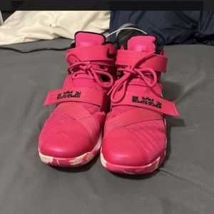 Nike LeBron Soldier 9s breast cancer awareness